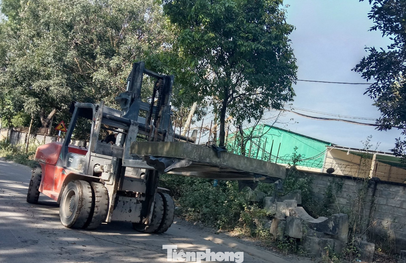 Việc vận chuyển đảm bảo an toàn giao thông cho người đi đường Việc vận chuyển đảm bảo an toàn giao thông cho người đi đường