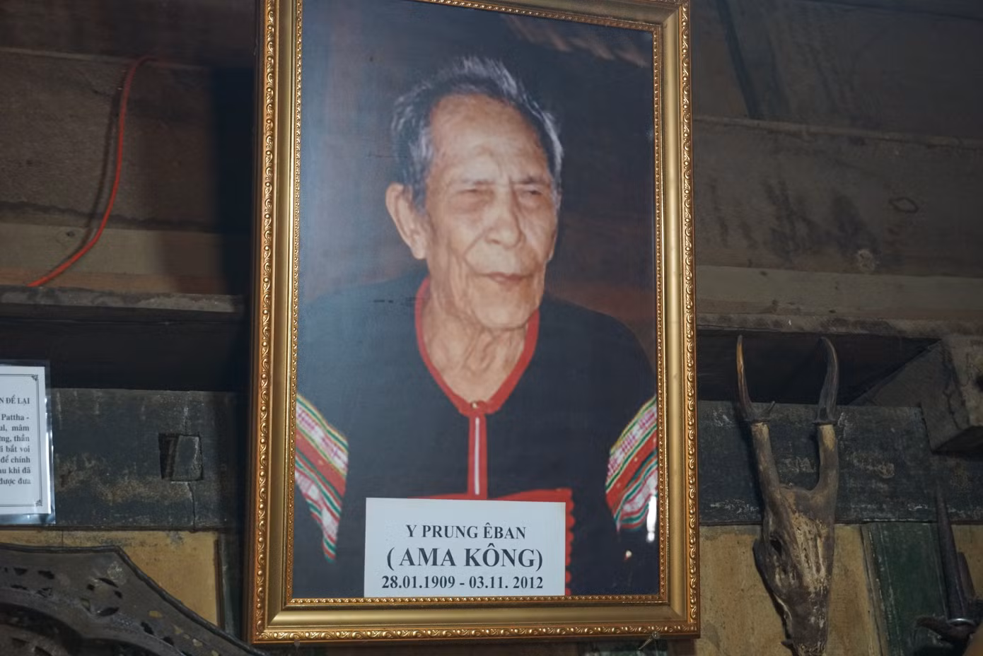 Hình ảnh "Vua săn voi Ama Kông".