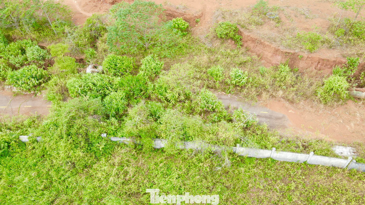 Liên quan tới các sai phạm tại dự án này, từ tháng 12/2022 đến tháng 5/2023, Công an tỉnh Đắk Nông đã khởi tố nhiều lãnh đạo, nguyên lãnh đạo tỉnh này để điều tra, làm rõ các hành vi &quot;Vi phạm các quy định xây dựng gây hậu quả nghiêm trọng&quot;, &quot;Thiếu trách nhiệm gây hậu quả nghiêm trọng&quot;.