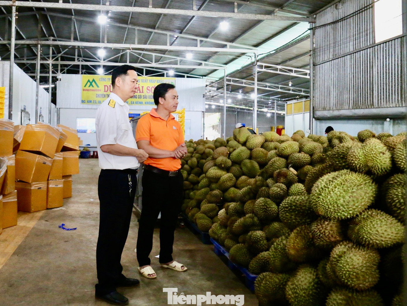 Chi Cục thuế huyện Krông Pắc kiểm tra hoạt động mua bán của thương lái trên địa bàn. Chi Cục thuế huyện Krông Pắc kiểm tra hoạt động mua bán của thương lái trên địa bàn.
