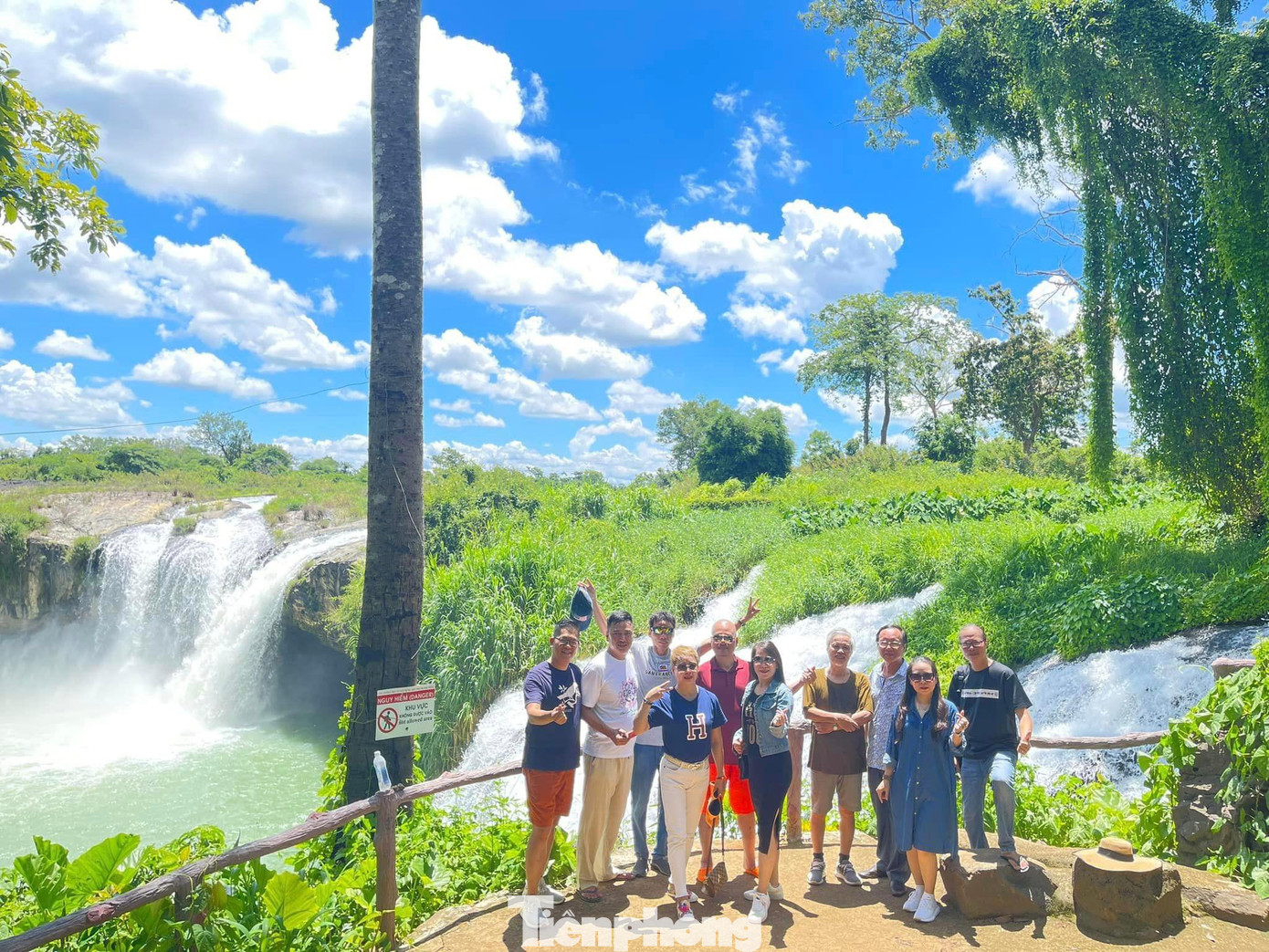 Dịp này, cụm thác Dray Nur - Gia Long (huyện Krông Ana, Đắk Lắk) giáp ranh tỉnh Đắk Nông là điểm đến được nhiều du khách lựa chọn.