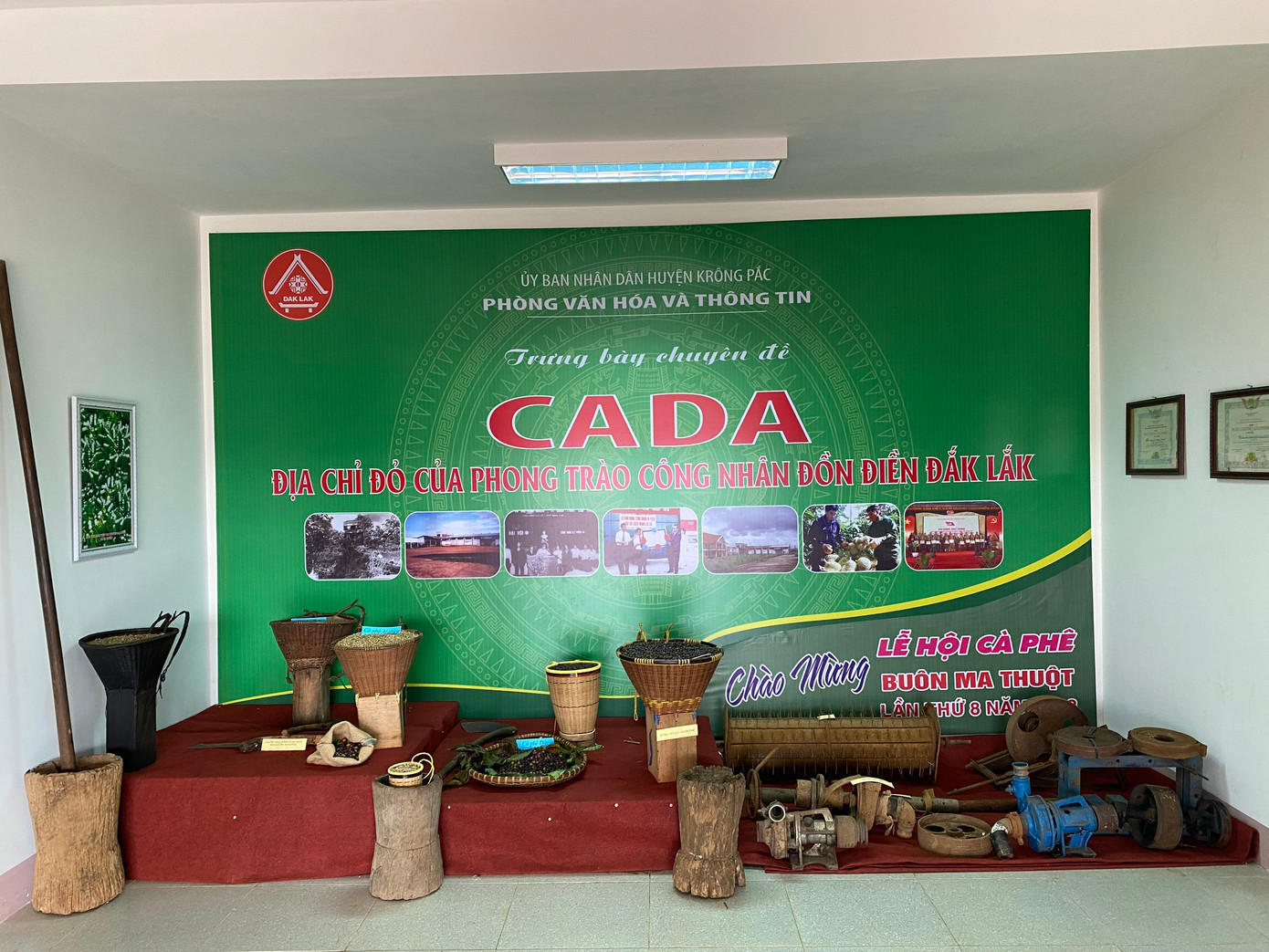 Công cụ sinh hoạt, máy móc sản xuất được trưng bày.