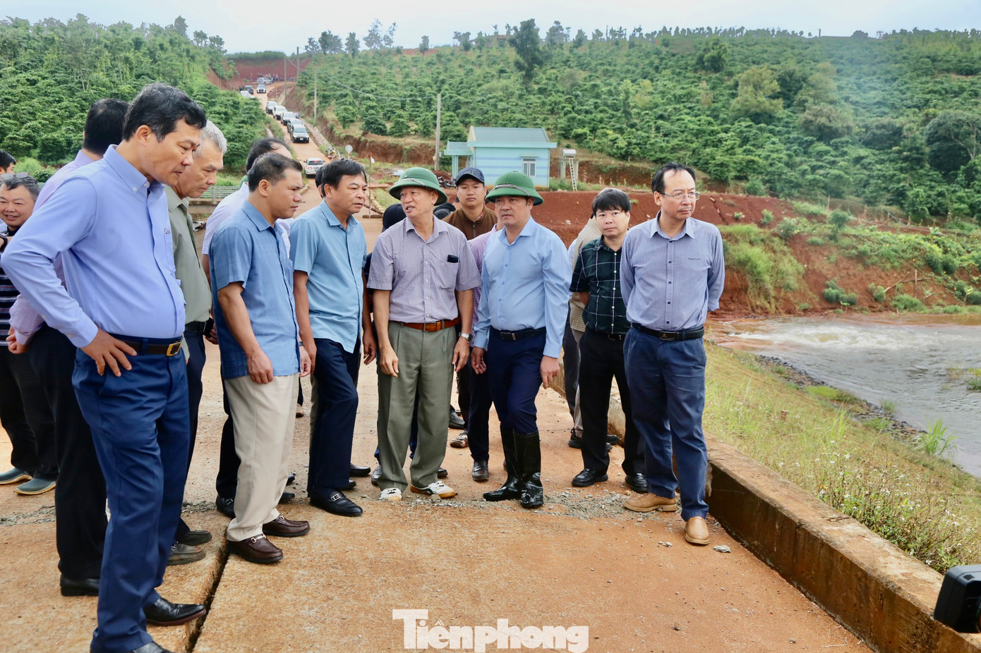 Thứ trưởng Hiệp cùng đoàn công tác kiểm tra hồ Đắk N'Ting Thứ trưởng Hiệp cùng đoàn công tác kiểm tra hồ Đắk N'Ting