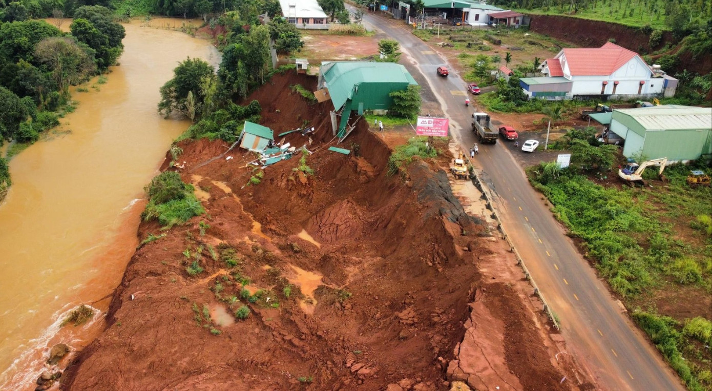 Hiện trường sạt lở ở đường tránh TP Gia Nghĩa