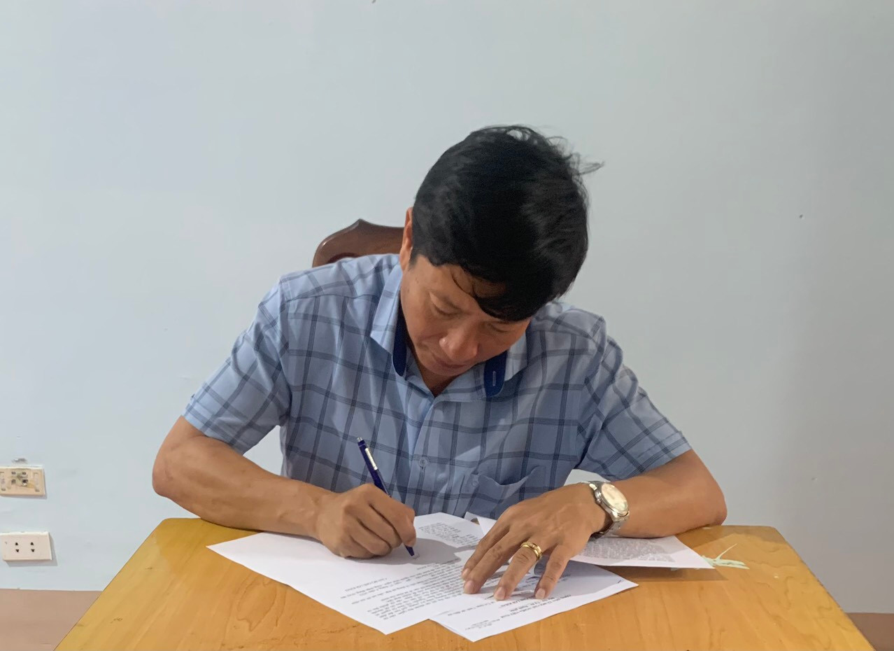 Ông Nguyễn Phi Hùng làm việc với Cơ quan công an