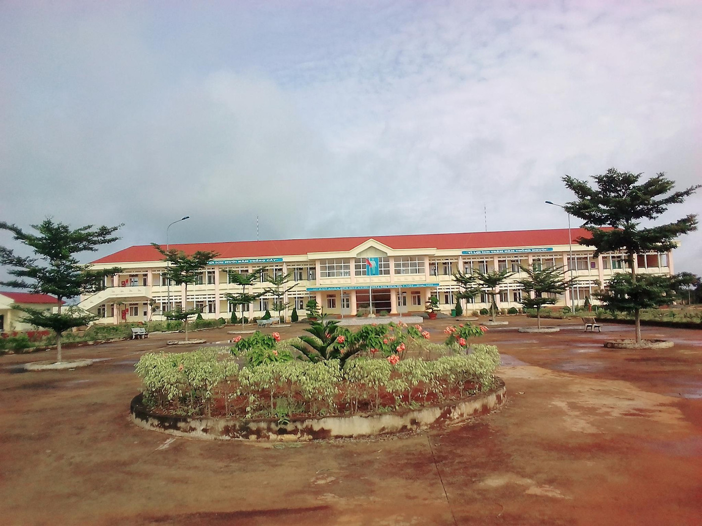 Trường THPT Nguyễn Đình Chiểu nơi ông Nguyễn Phi Hùng đang công tác