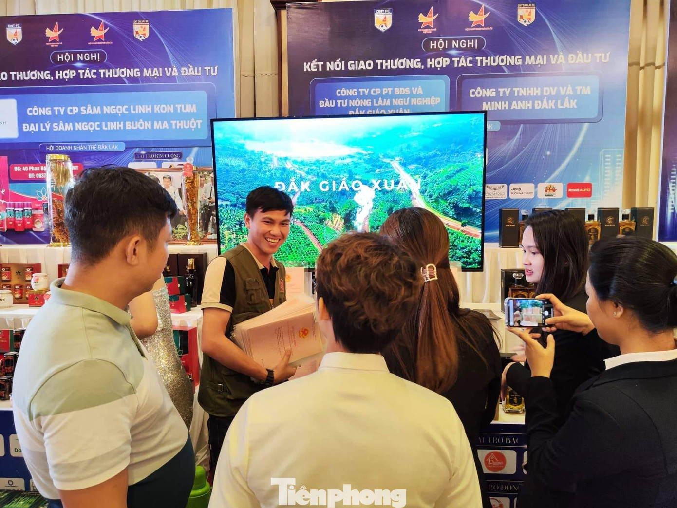 Như Tiền Phong phản ánh trong bài viết Cảnh báo chiêu trò gọi vốn dự án ảo, Công ty Phát triển Bất động sản và Đầu tư Nông lâm ngư nghiệp Đắk Giáo Xuân (Đắk Giáo Xuân, trụ sở ở Bình Dương) tự giới thiệu là chủ đầu tư Dự án khu nghỉ dưỡng Đắk Xuân Home tại huyện Đắk Song (Đắk Nông).