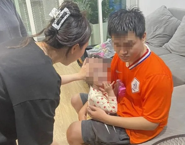 Bé gái được giải cứu thành công Bé gái được giải cứu thành công