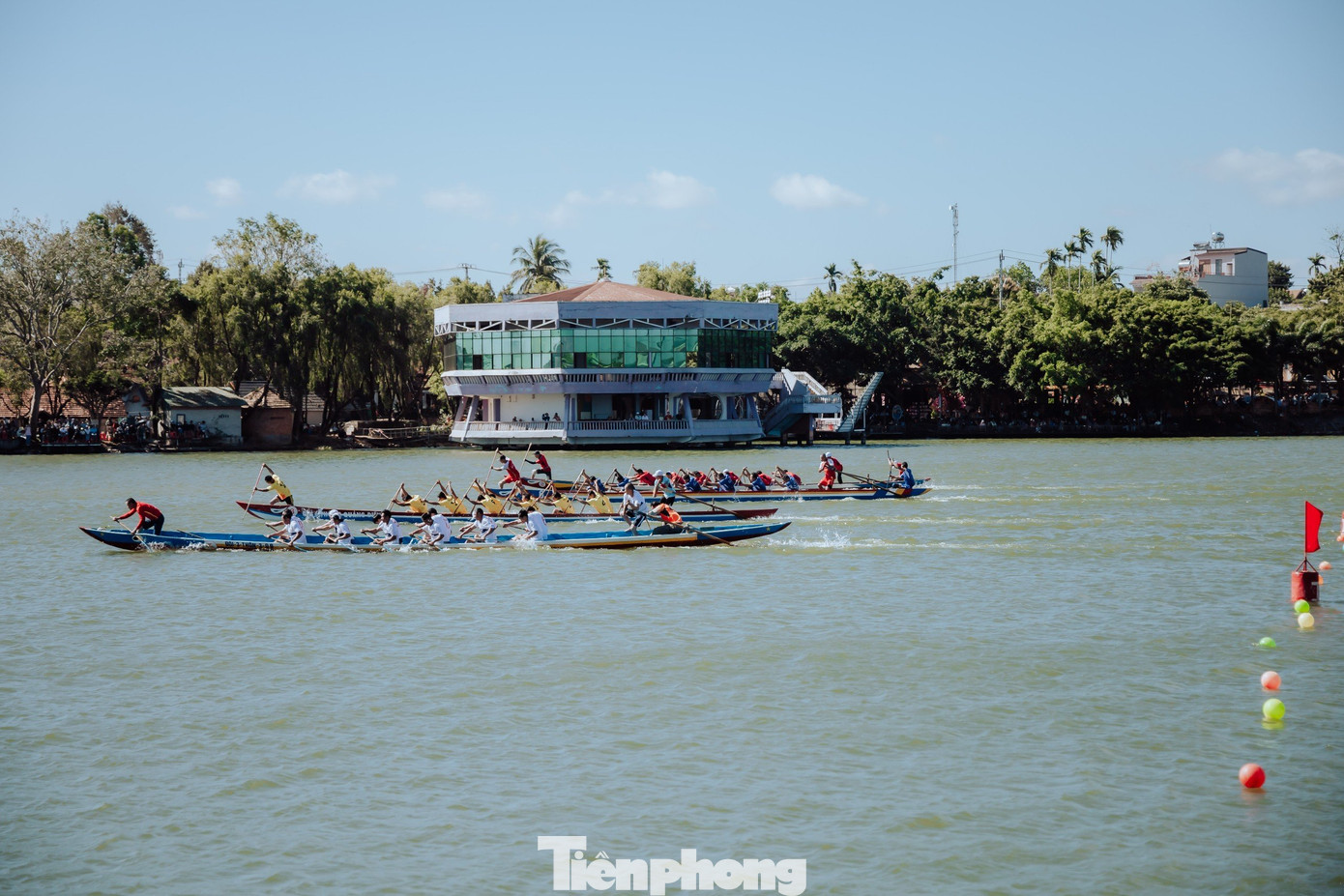 Với sự chuẩn bị chu đáo của các đội thi và quyết tâm của vận động viên, các trận đua diễn ra gay cấn, hấp dẫn, bám đuổi nhau quyết liệt.