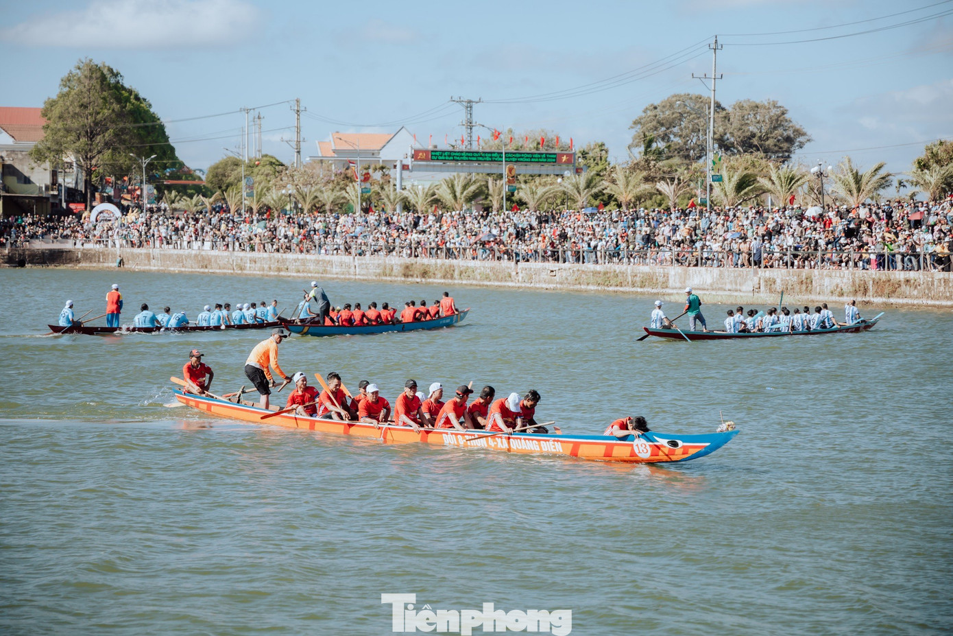 Sáng 16/2 (ngày mồng 7 Tết Giáp Thìn), UBND huyện Krông Ana (Đắk Lắk) tổ chức Giải đua thuyền nam truyền thống huyện năm 2024.
