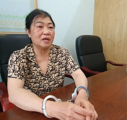 Đối tượng Trần Thị Huyền tại cơ quan công an