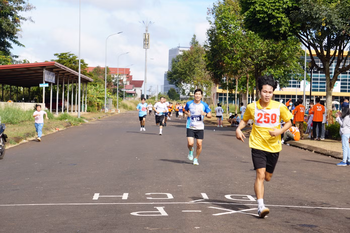 Đại diện Trường Đại học Luật Hà Nội Phân hiệu tại tỉnh Đắk Lắk cho biết, Giải Việt dã được nhà trường duy trì tổ chức hàng năm với mong muốn góp phần nâng cao nhận thức của cán bộ, công chức, viên chức, người lao động, học sinh, sinh viên trên địa bàn tỉnh về rèn luyện sức khỏe và bảo vệ môi trường.