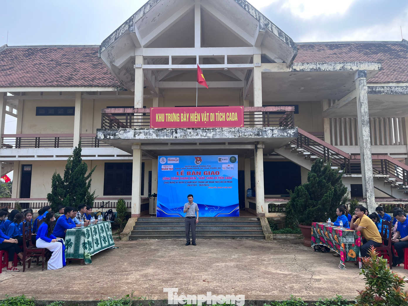 Anh Y Lê Pas Tơr, Phó Bí thư Tỉnh Đoàn Đắk Lắk cho biết, nằm trong chuỗi hoạt động Tháng Thanh niên năm 2023 và chào mừng kỷ niệm 92 năm Ngày thành lập Đoàn TNCS Hồ Chí Minh (26/3/1931 - 26/3/2023), Đoàn thị trấn Phước An (huyện Krông Pắc) vừa tổ chức lễ bàn giao 20 trụ đèn năng lượng mặt trời, tổng giá trị 50 triệu đồng nhằm thắp sáng di tích CADA.