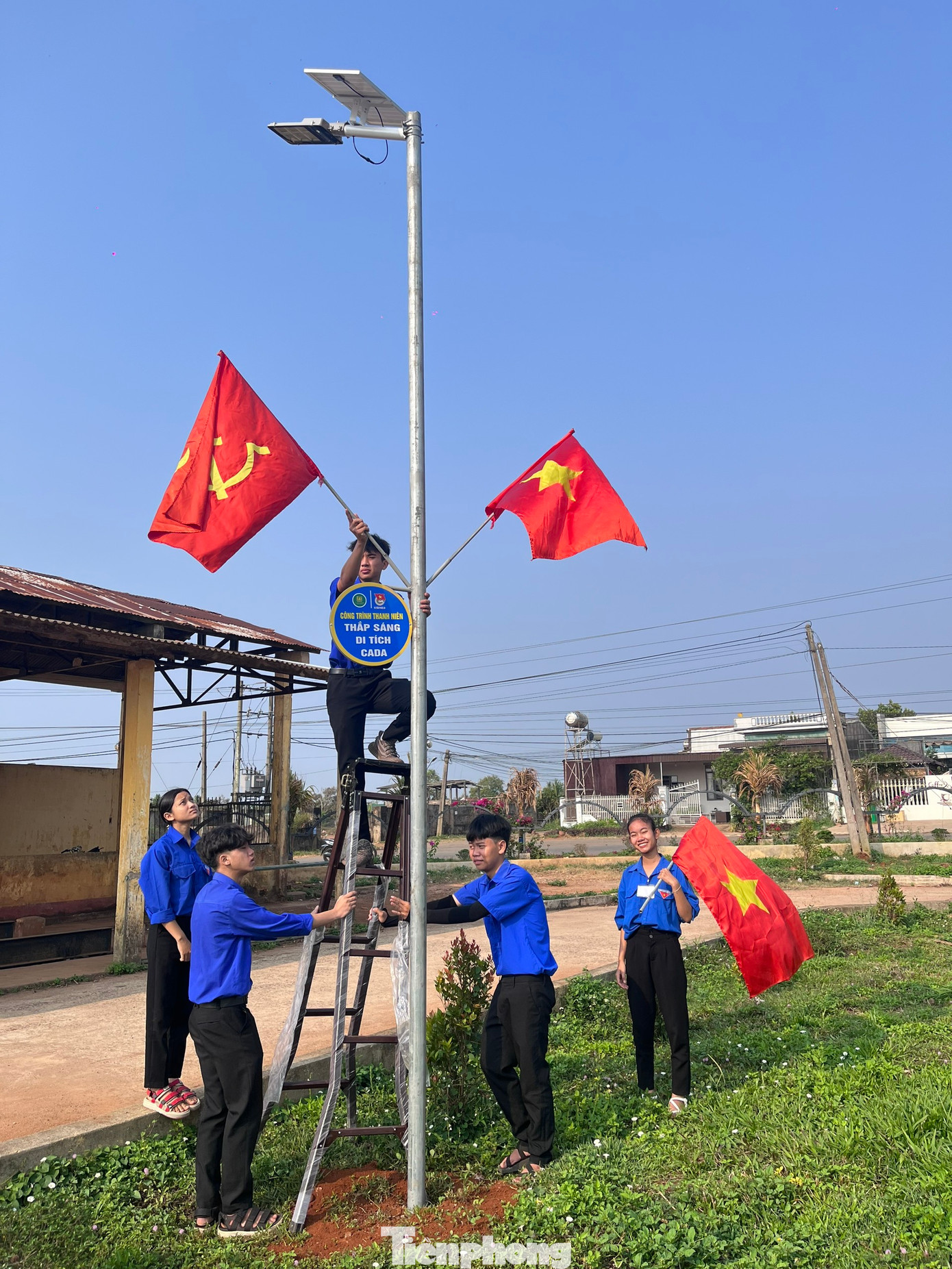 Công trình “Thắp sáng di tích CADA” được Đoàn thanh niên thị trấn Phước An hoàn thiện nhằm phát huy tinh thần xung kích tình nguyện, chung tay vì cuộc sống cộng đồng, góp phần tạo cảnh quan Khu Di tích lịch sử - văn hóa Đồn điền CADA.