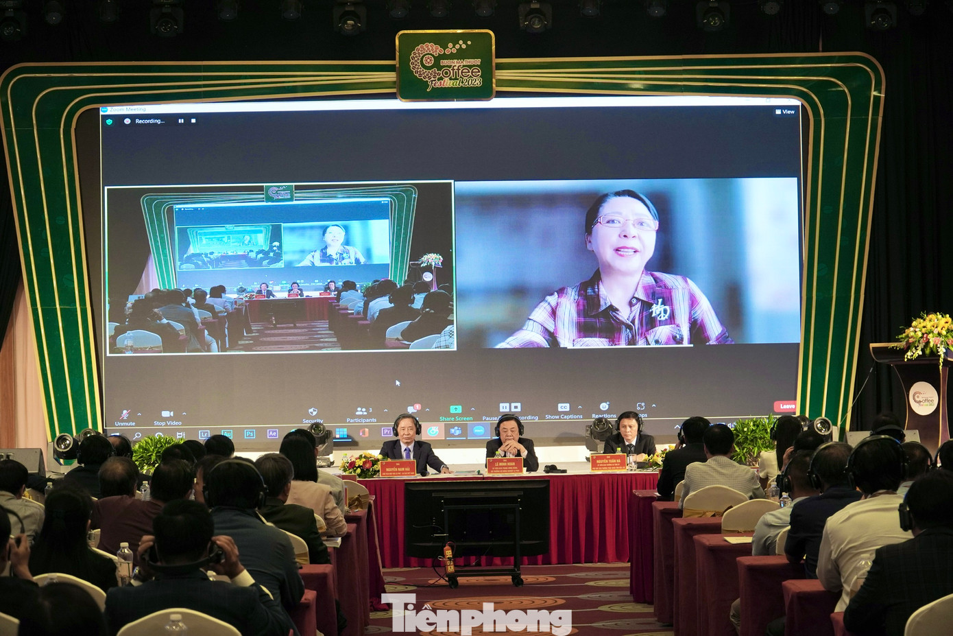 Bà Luccy Fu, Phó Chủ tịch Hiệp hội cà phê Trung Quốc chia sẻ tham luận Bà Luccy Fu, Phó Chủ tịch Hiệp hội cà phê Trung Quốc chia sẻ tham luận