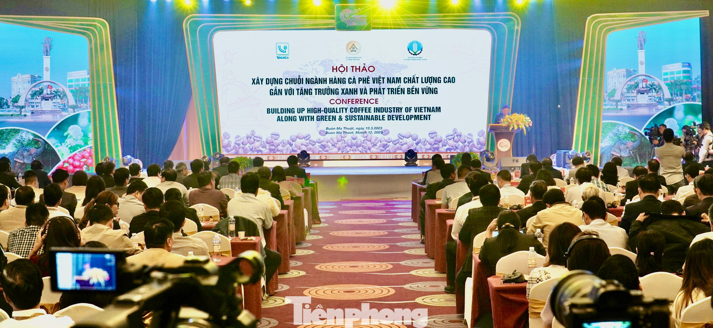 Toàn cảnh hội thảo ngày 12/3 Toàn cảnh hội thảo ngày 12/3