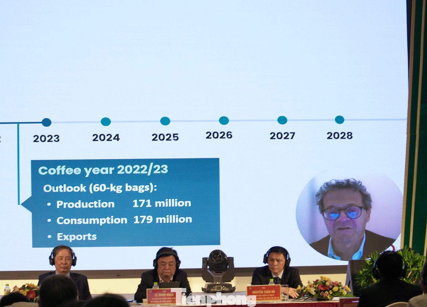 Trưởng ban điều hành Tổ chức Cà phê Quốc tế (ICO) Gerardo Patacconi trình bày tham luận qua hình thức trực tuyến Trưởng ban điều hành Tổ chức Cà phê Quốc tế (ICO) Gerardo Patacconi trình bày tham luận qua hình thức trực tuyến