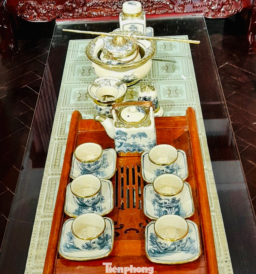 Bộ ấm chén pha trà của vua Bảo Đại.