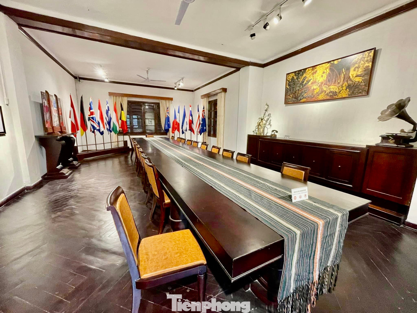 Phòng họp của vua Bảo Đại.