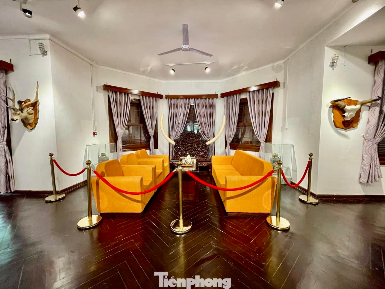 Phòng khách trong Biệt điện Bảo Đại.