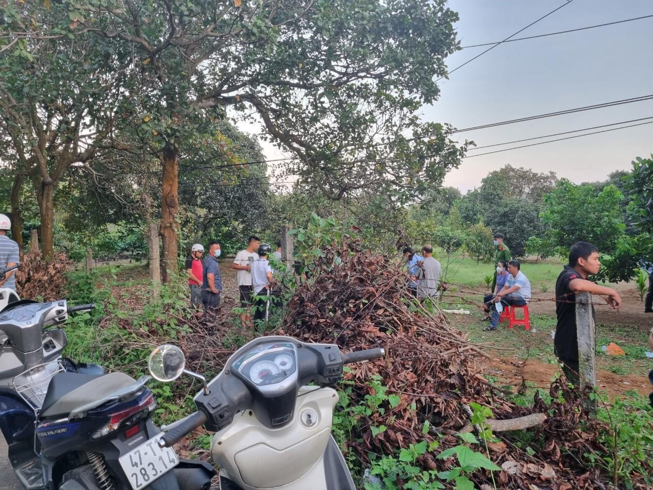 Cơ quan chức năng khám nghiệm hiện trường Cơ quan chức năng khám nghiệm hiện trường