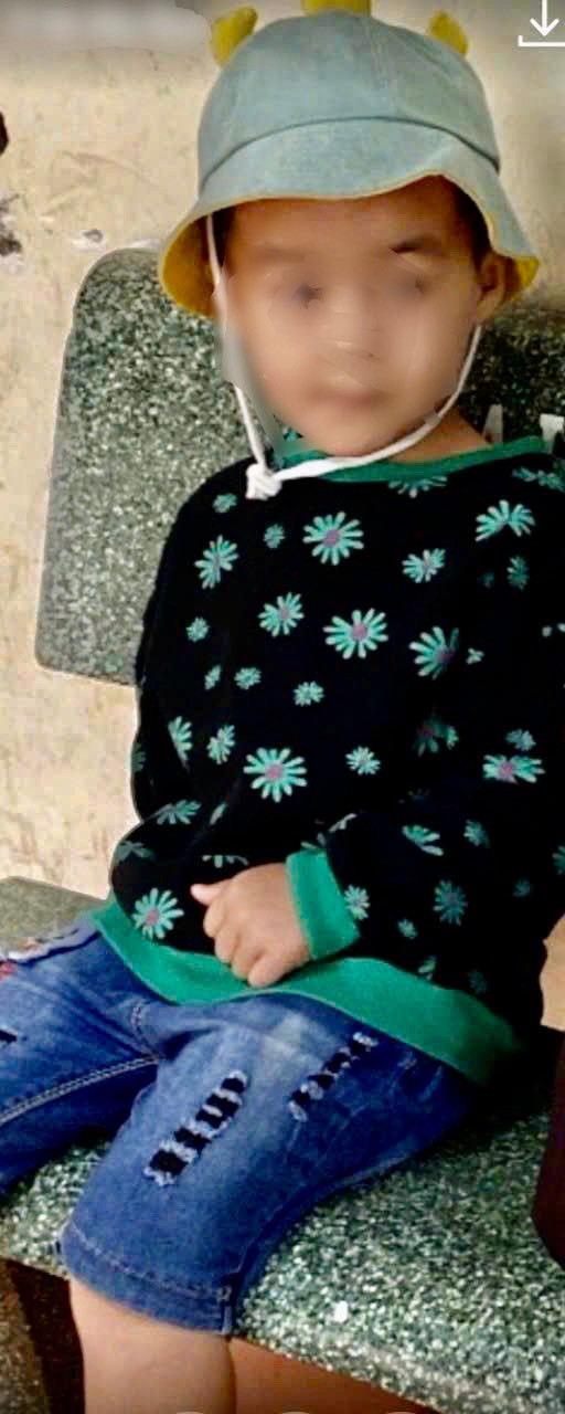 Bé trai khoảng 3 tuổi được người dân phát hiện trên đường Bé trai khoảng 3 tuổi được người dân phát hiện trên đường