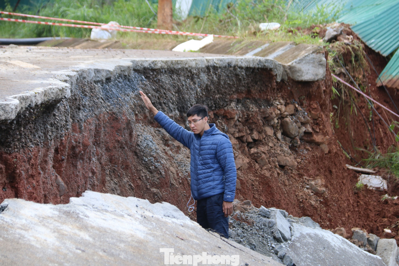 Vị trí sạt trượt cao nhất khoảng 2,5-3m.