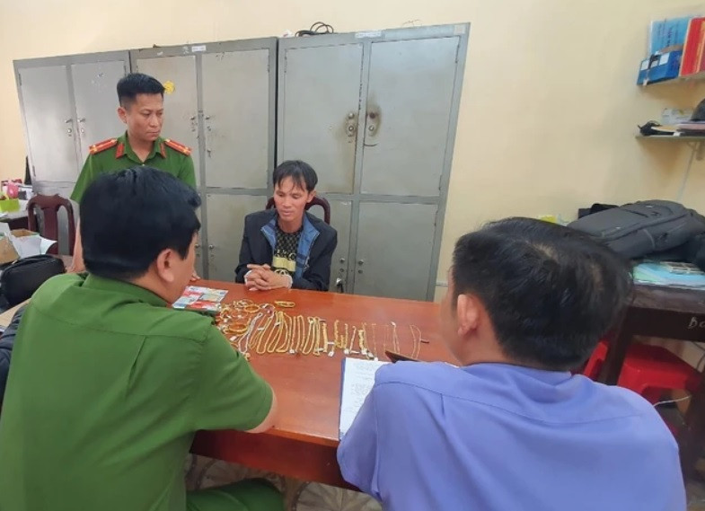 Nguyễn Ngọc Điềm tại cơ quan công an Nguyễn Ngọc Điềm tại cơ quan công an