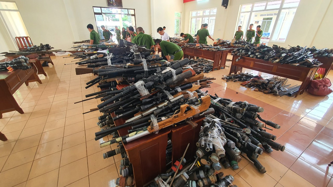 Công an tỉnh Đắk Lắk đã thu nhận được 4.576 vũ khí sau 40 ngày kêu gọi, vận động Công an tỉnh Đắk Lắk đã thu nhận được 4.576 vũ khí sau 40 ngày kêu gọi, vận động