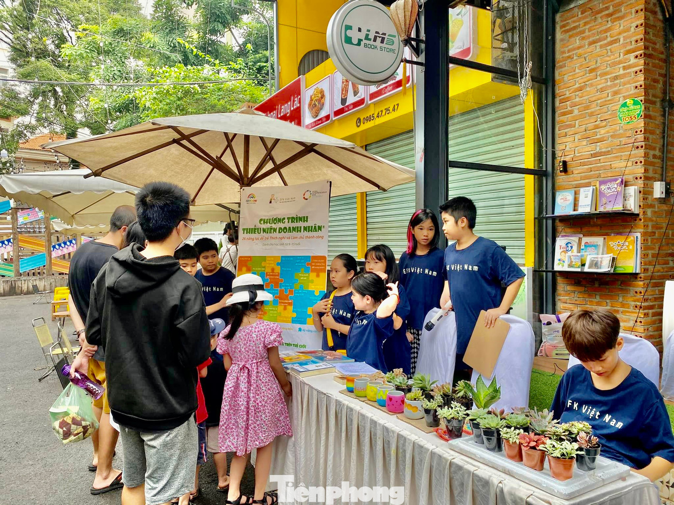 Nhiều không gian vui chơi dành cho các em nhỏ tại đường sách cà phê.