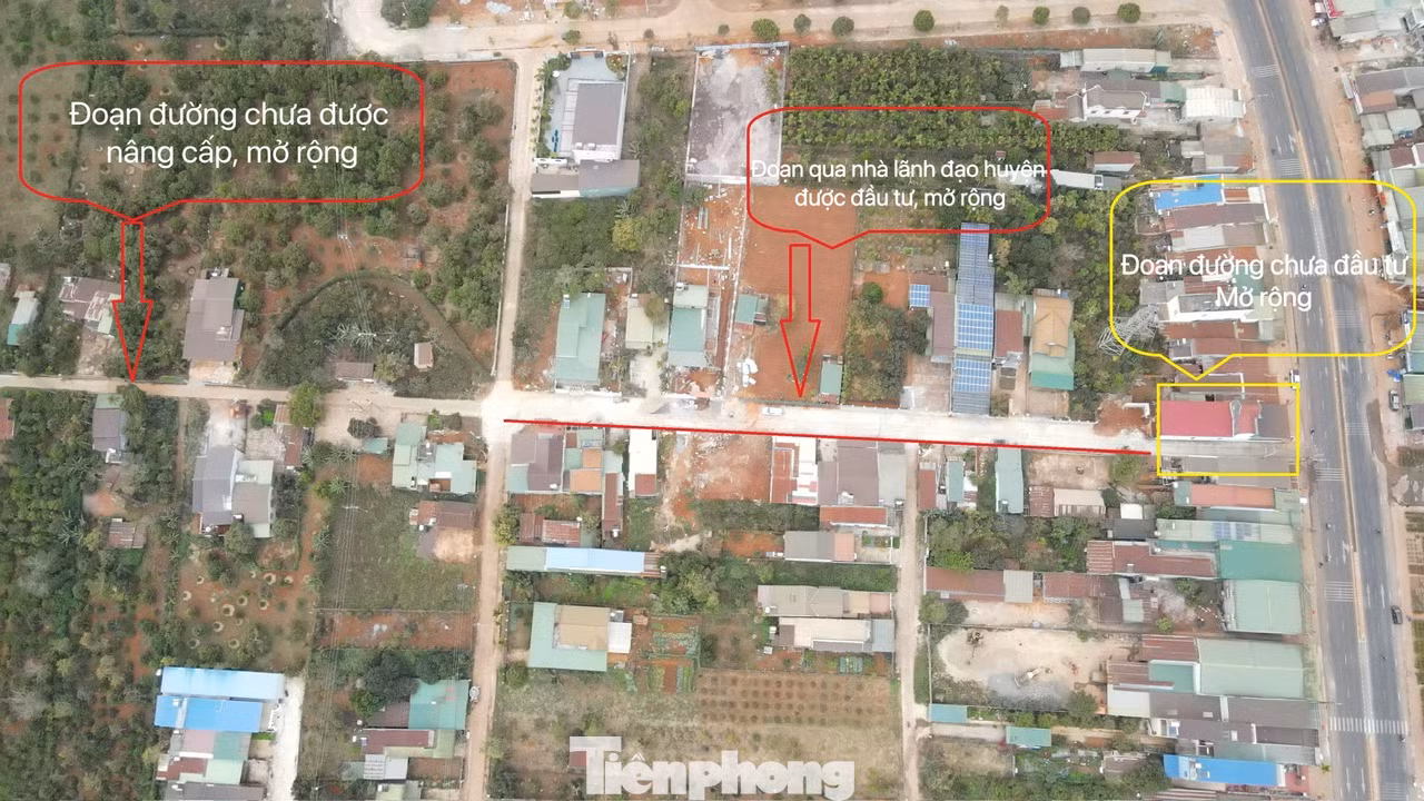 Tuyến đường ở thôn 12 (nay là TDP 11, thị trấn Pơng Drang) được UBND huyện krông Búk đầu tư mở rộng, đoạn qua nhà Chủ tịch UBND huyện này