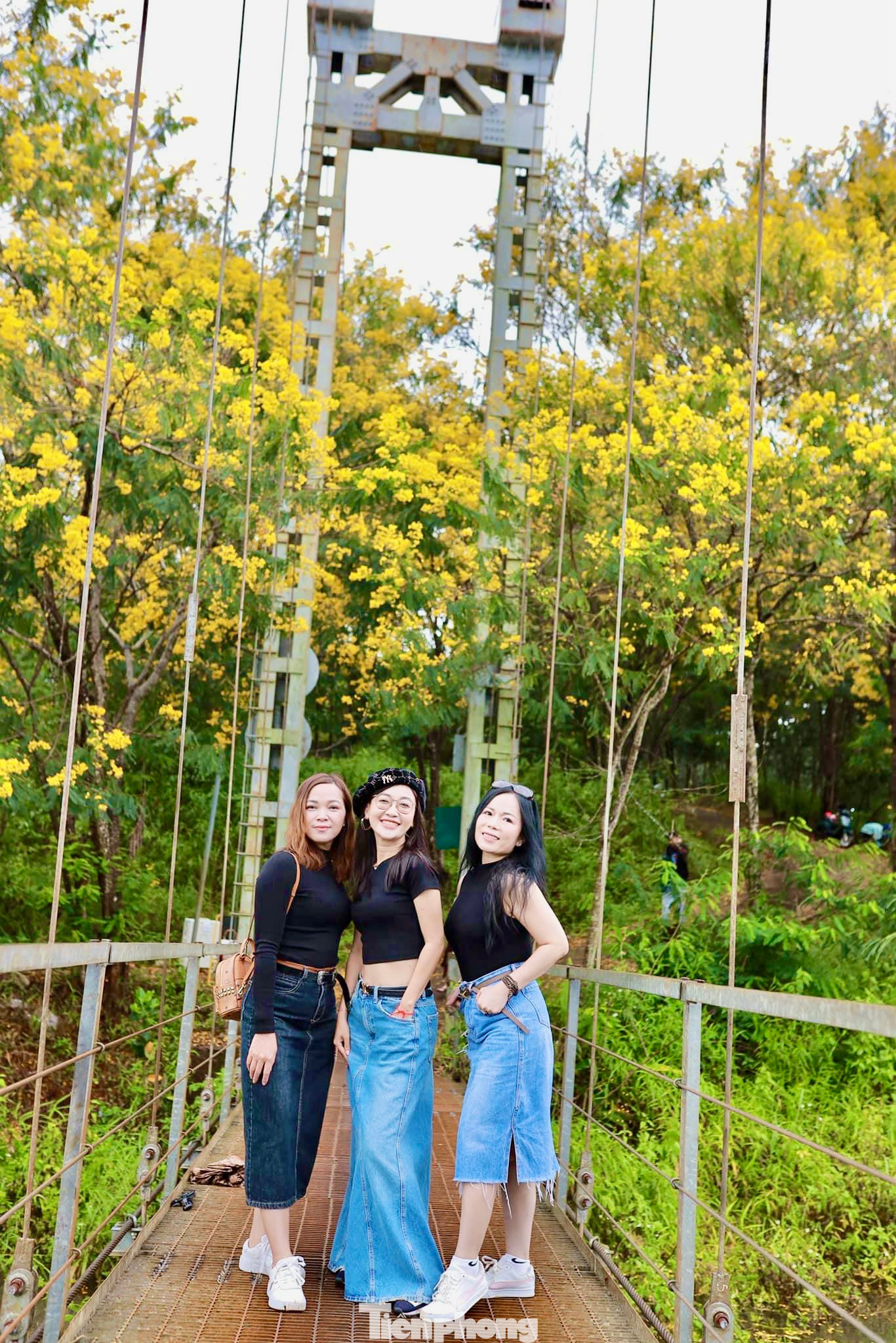 Theo cơ quan chức năng, hiện Đắk Nông đang trong thời điểm mùa mưa, người dân và du khách đến khu vực cầu treo Đắk R'Moan chụp ảnh, tuyệt đối không được chủ quan để tránh xảy ra sự cố đáng tiếc. Theo cơ quan chức năng, hiện Đắk Nông đang trong thời điểm mùa mưa, người dân và du khách đến khu vực cầu treo Đắk R'Moan chụp ảnh, tuyệt đối không được chủ quan để tránh xảy ra sự cố đáng tiếc.