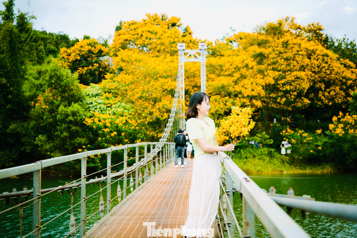 Những ngày gần đây, rất nhiều người dân và khách du lịch đến đây chụp ảnh Những ngày gần đây, rất nhiều người dân và khách du lịch đến đây chụp ảnh