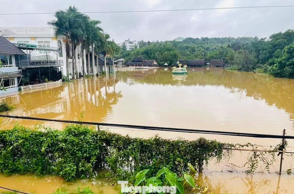 Mưa lớn kéo dài đã khiến một số khu vực ở phường Nghĩa Tân (TP.Gia Nghĩa) bị ngập sâu.