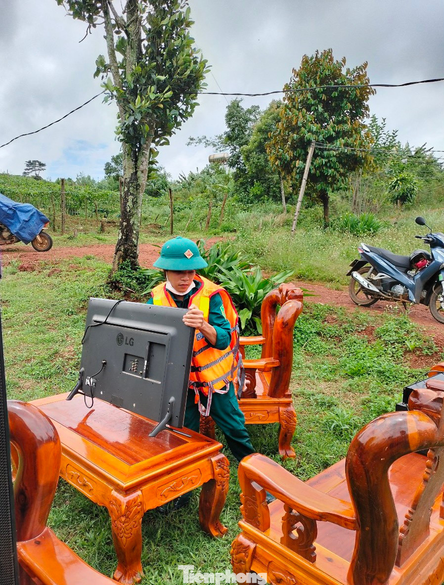 Di dời tài sản của người dân khỏi vùng ngập lụt