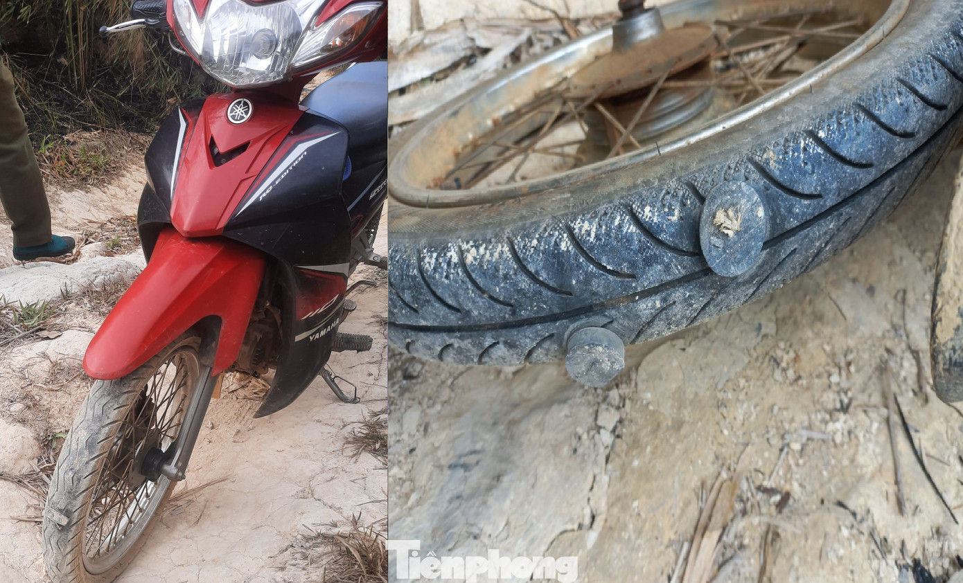 Xe máy của nhân viên quản lý, bảo vệ rừng dính đinh
