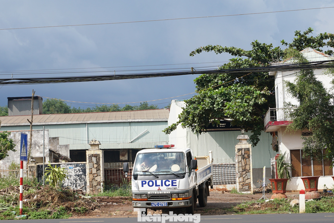 Để bảo đảm TTATGT tại các điểm thi, Công an tỉnh Đắk Lắk phân công lực lượng tăng cường ứng trực tại các tuyến giao thông trọng điểm.