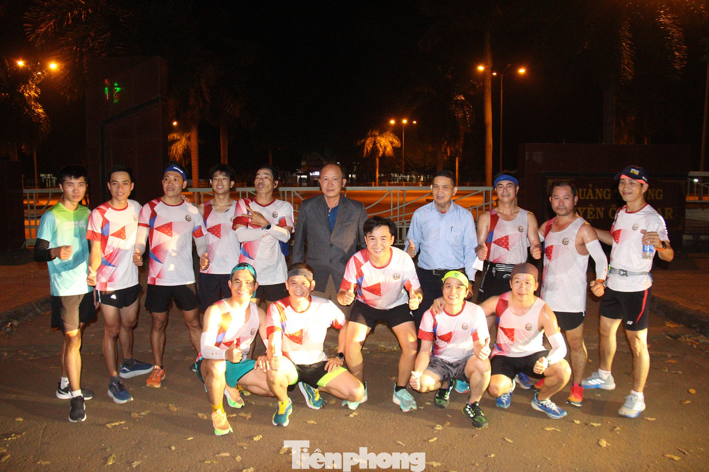 Theo anh Tuyên, đây là sự kiện trọng đại của cuộc đời anh. Tại Đắk Lắk, chưa có ai tổ chức chạy bộ đón dâu. “Tôi muốn thực hiện chặng đường quan trọng nhất cuộc đời, là chạy để rước dâu. Tôi và vợ sắp cưới quen nhau nhờ tham gia chạy bộ”