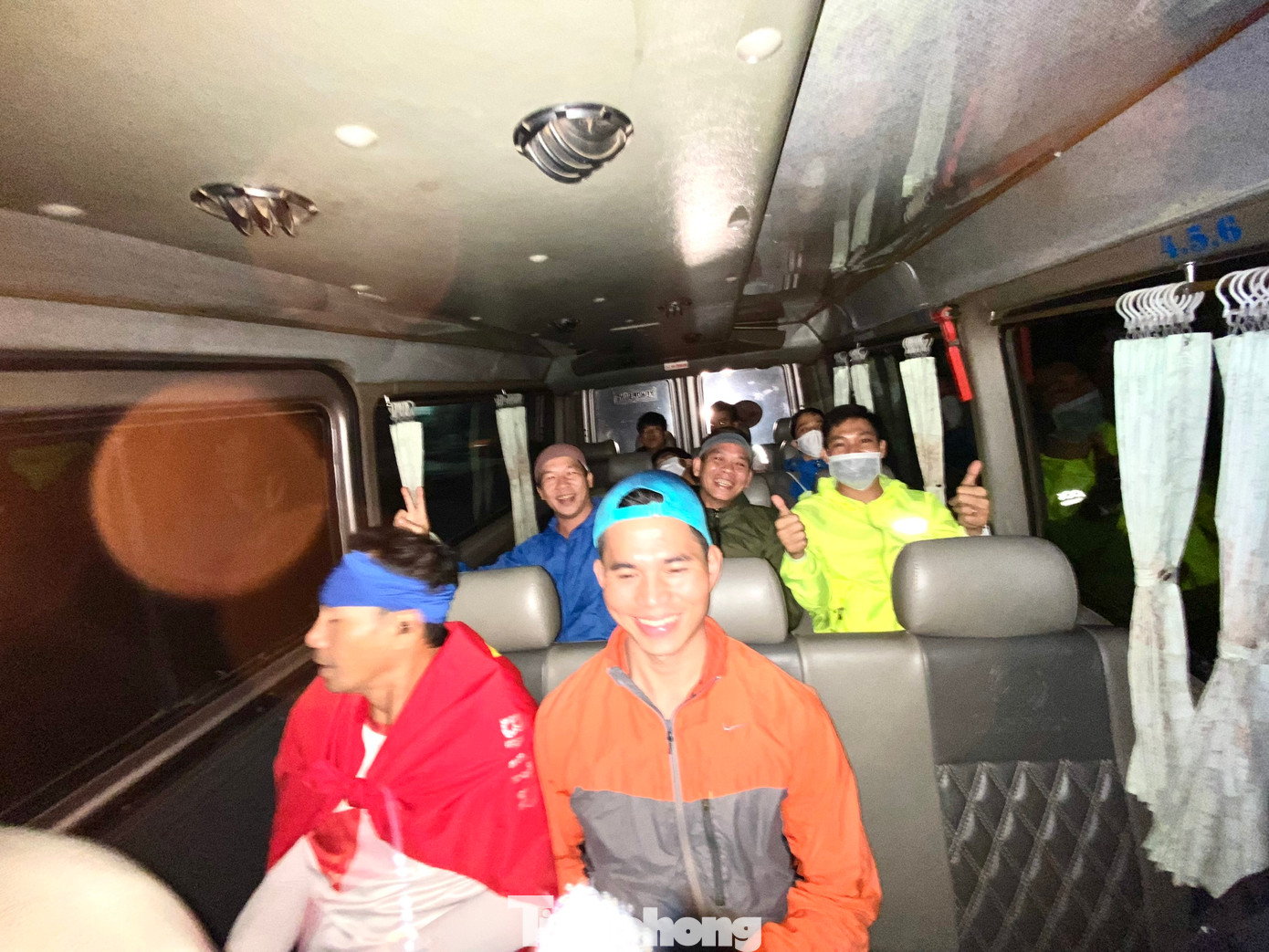 Vào lúc 1h30 ngày cuối cùng của năm 2022 (31/12), hơn 30 thành viên CLB Buôn Ma Thuột runners di chuyển từ Tp.Buôn Ma Thuột đến tập trung tại xã Ea H’đing (huyện Cư M’gar, Đắk Lắk) để tham gia chạy tạm biệt năm 2022.