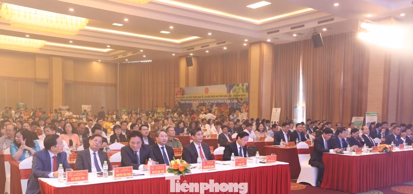 Tới dự Hội nghị có nhiều Lãnh đạo bộ, ngành và địa phương và doanh nghiệp Tới dự Hội nghị có nhiều Lãnh đạo bộ, ngành và địa phương và doanh nghiệp