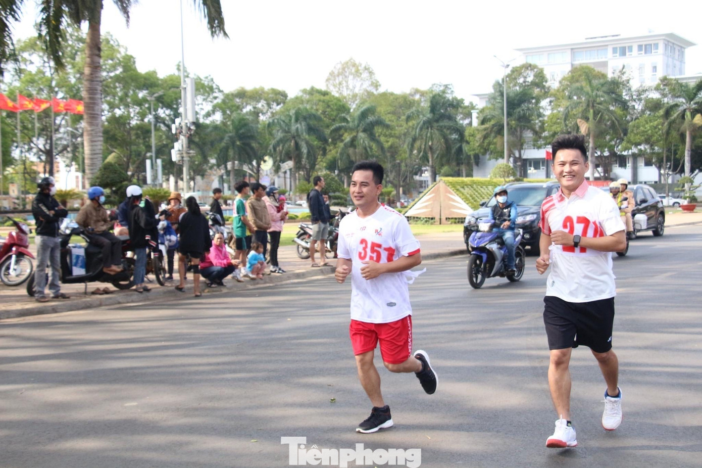 Các vận động viên dù mệt nhưng vẫn cười tươi