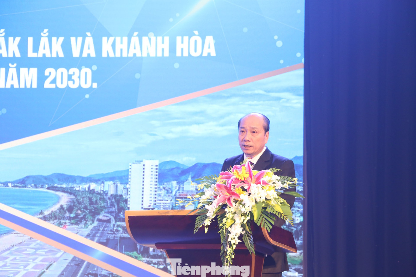 Chủ tịch UBND tỉnh Đắk Lắk Phạm Ngọc Nghị phát biểu tại hội nghị