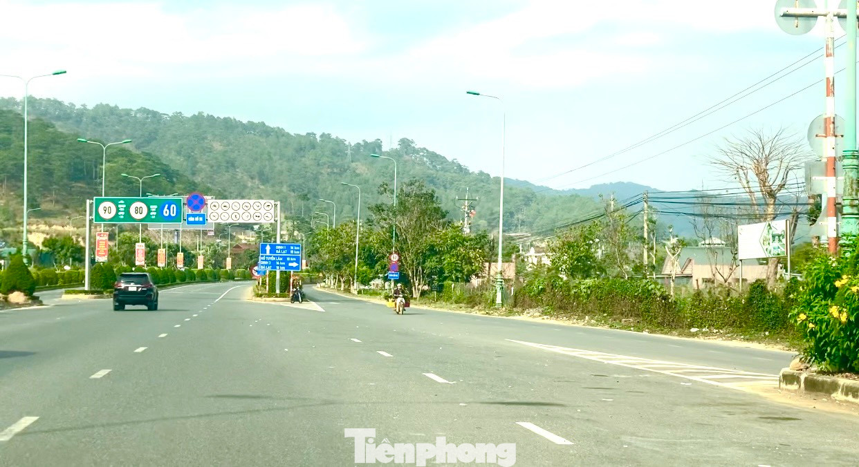 2 xe máy chạy ngược chiều