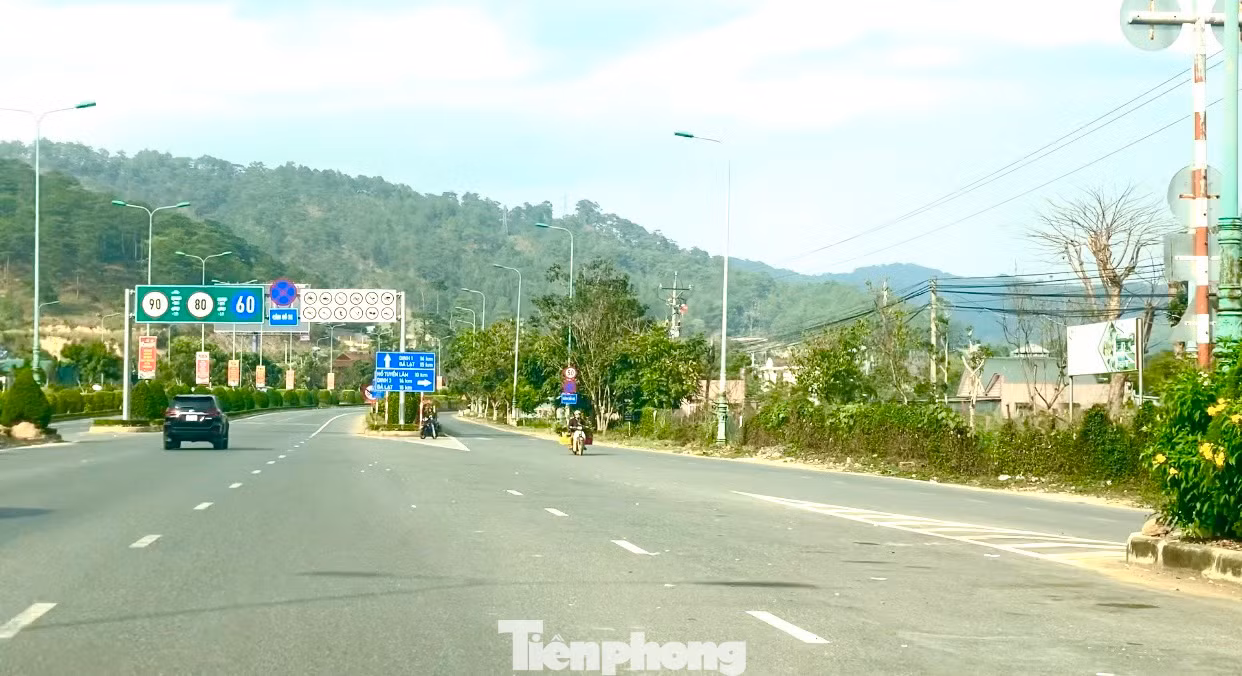 2 xe máy chạy ngược chiều
