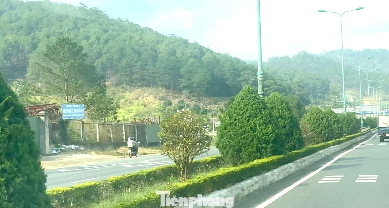 Xe máy chạy ngược chiều trên cao tốc Liên Khương - Prenn