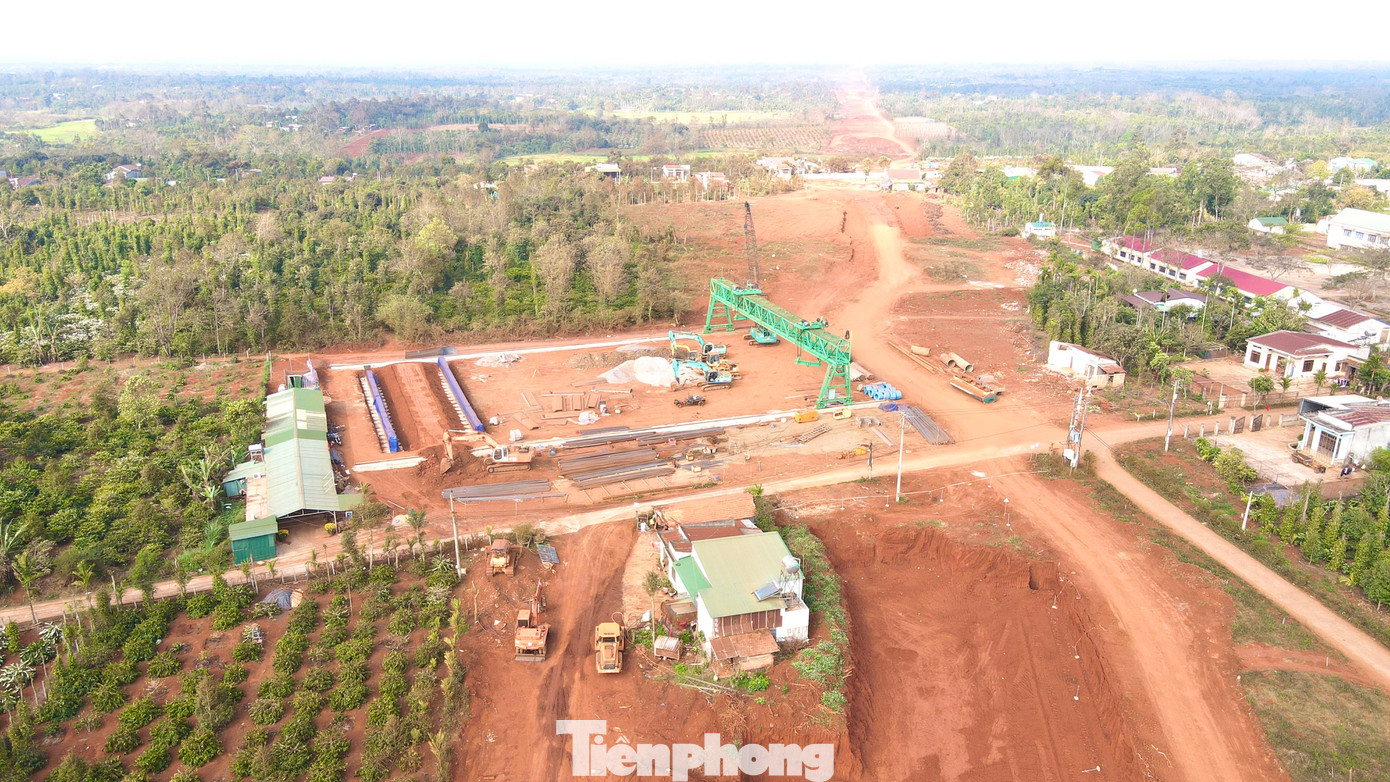 Dự án cao tốc này có chiều dài khoảng 117,5km nối tỉnh Khánh Hòa – Đắk Lắk, tổng mức đầu tư 21.935 tỷ đồng từ ngân sách. Trong hình dự án đoạn qua huyện Krông Pắc.