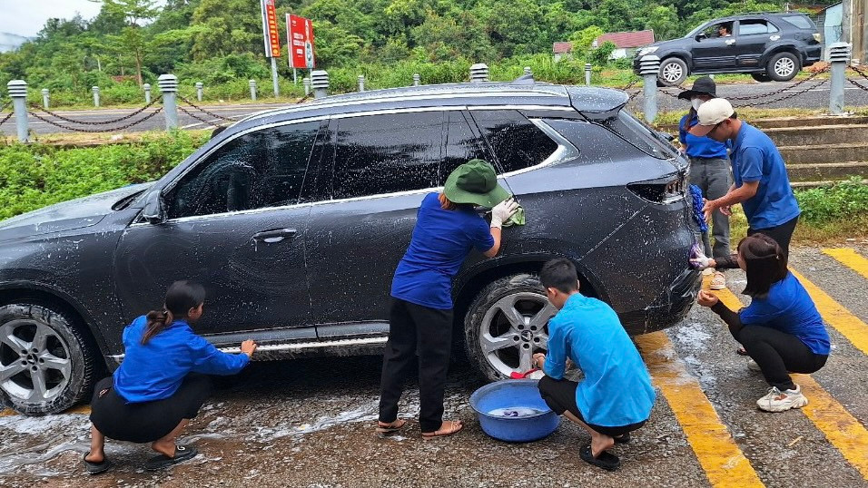 Cụ thể, trong 3 ngày (22-25/8), hơn 150 đoàn viên thanh niên huyện Kon Rẫy tham gia rửa xe gây quỹ.