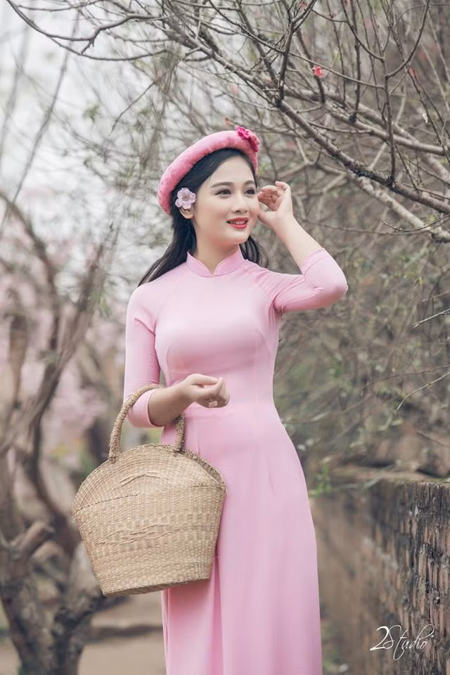 Nữ sinh Ngoại thương khoe sắc cùng hoa đào ảnh 4