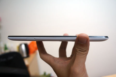 Máy khá dày, nhựa cứng cáp. Máy khá dày, nhựa cứng cáp