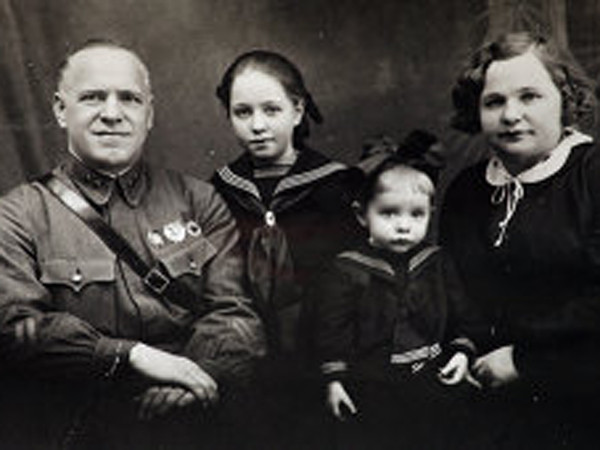 Zhukov và vợ con